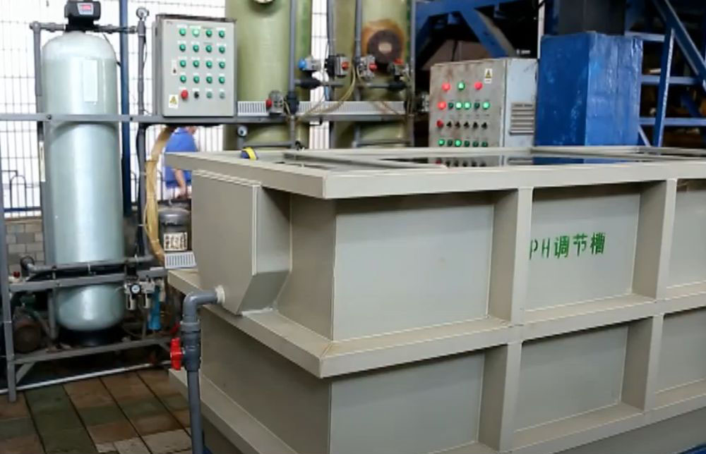 Industrial pH adjustment tank equipment used in the wastewater treatment process.