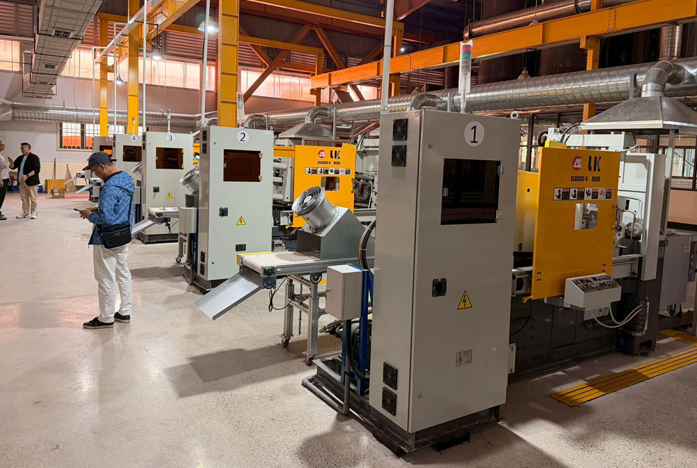 Zinc alloy injection molding process, preparing the mold for injection.