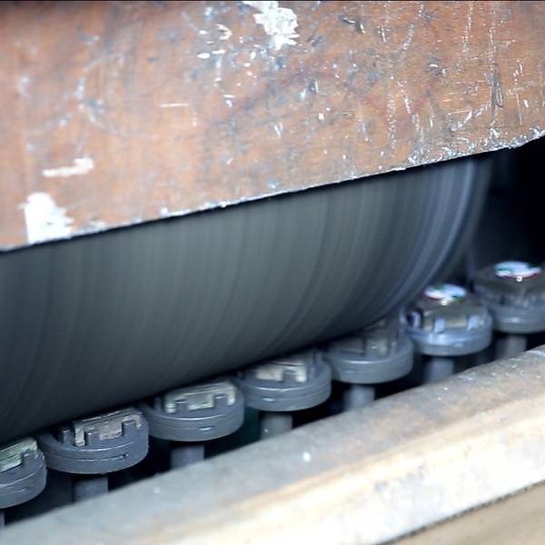 Automatic polishing machine with roller components for a consistent finish.
