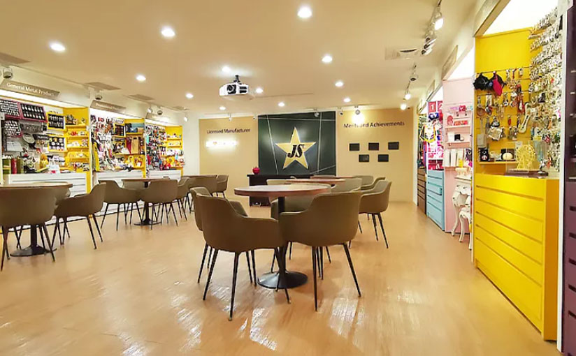 Modern showroom and meeting space at Jin Jumbo