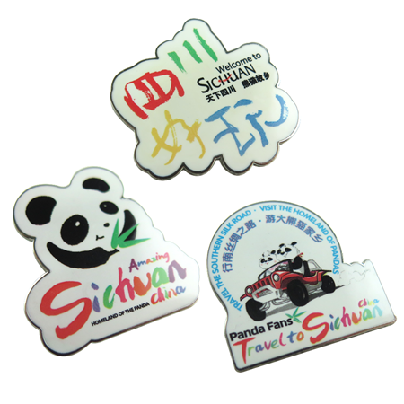 A promotional magnet for Sichuan tourism, the 'Homeland of the Panda'.